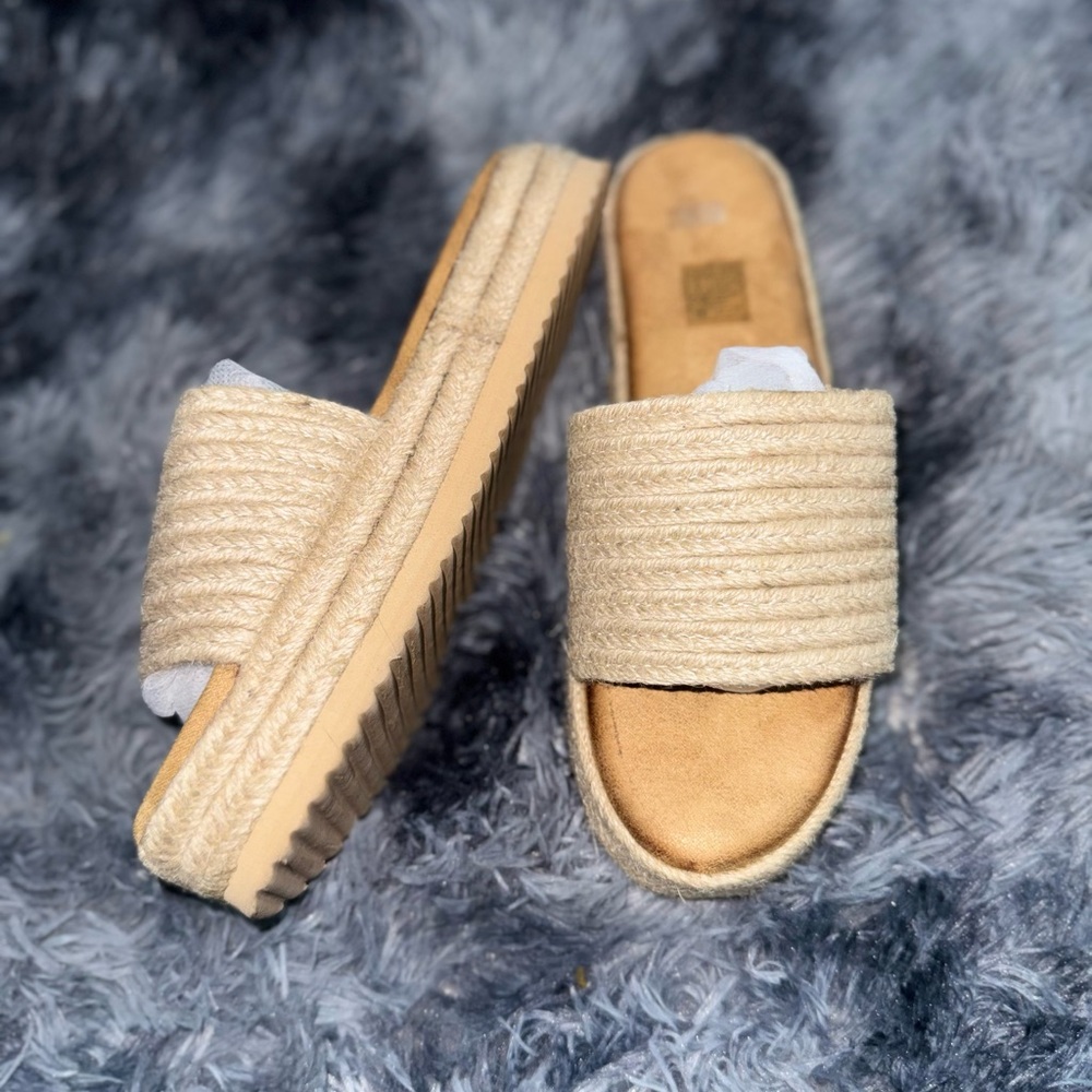 Women's Cream Sandals